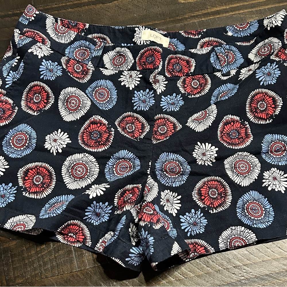 LOFT Red, white and blue shorts. Size 8.